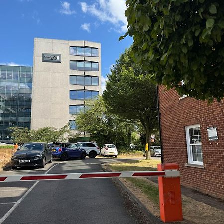 Stylish Modern 1-Bed Apartment In Prime Solihull Town Centre Екстериор снимка