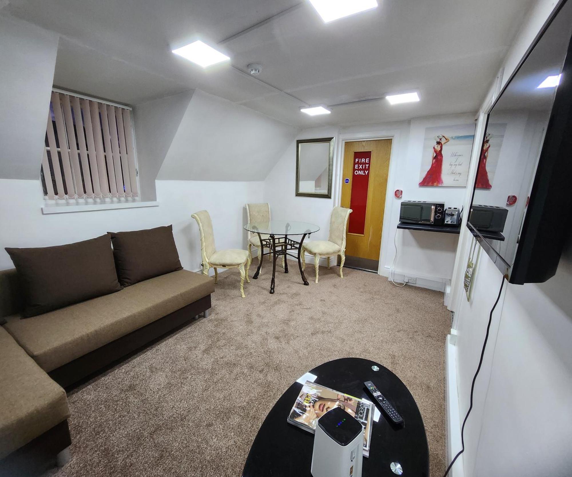 Stylish Modern 1-Bed Apartment In Prime Solihull Town Centre Екстериор снимка
