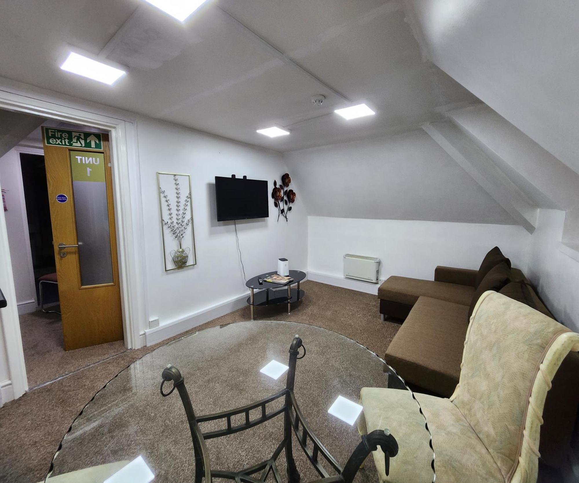 Stylish Modern 1-Bed Apartment In Prime Solihull Town Centre Стая снимка