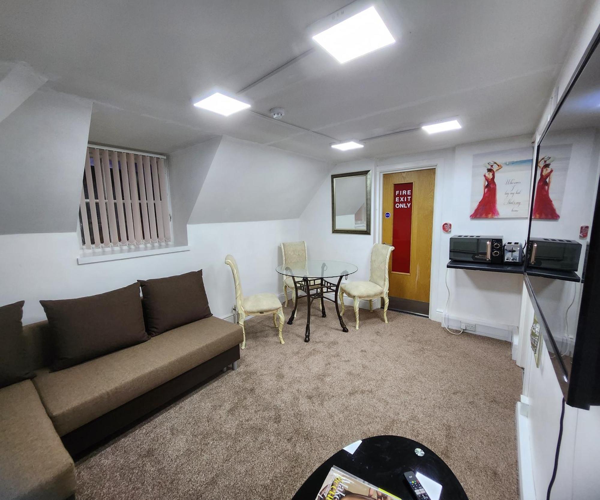 Stylish Modern 1-Bed Apartment In Prime Solihull Town Centre Стая снимка