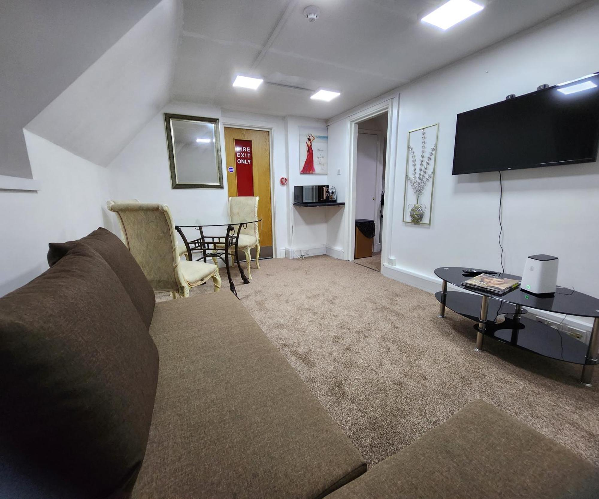 Stylish Modern 1-Bed Apartment In Prime Solihull Town Centre Стая снимка