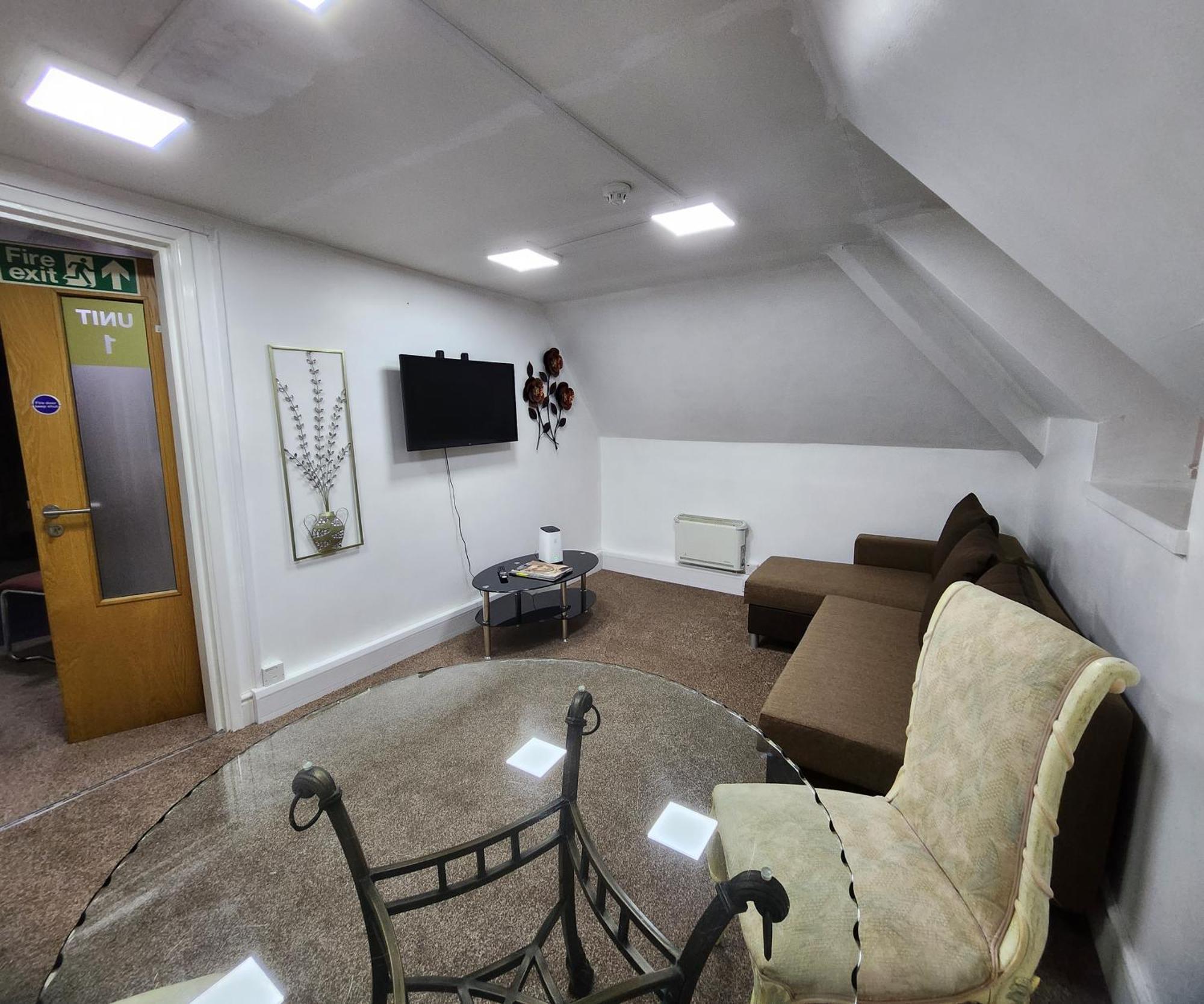 Stylish Modern 1-Bed Apartment In Prime Solihull Town Centre Стая снимка