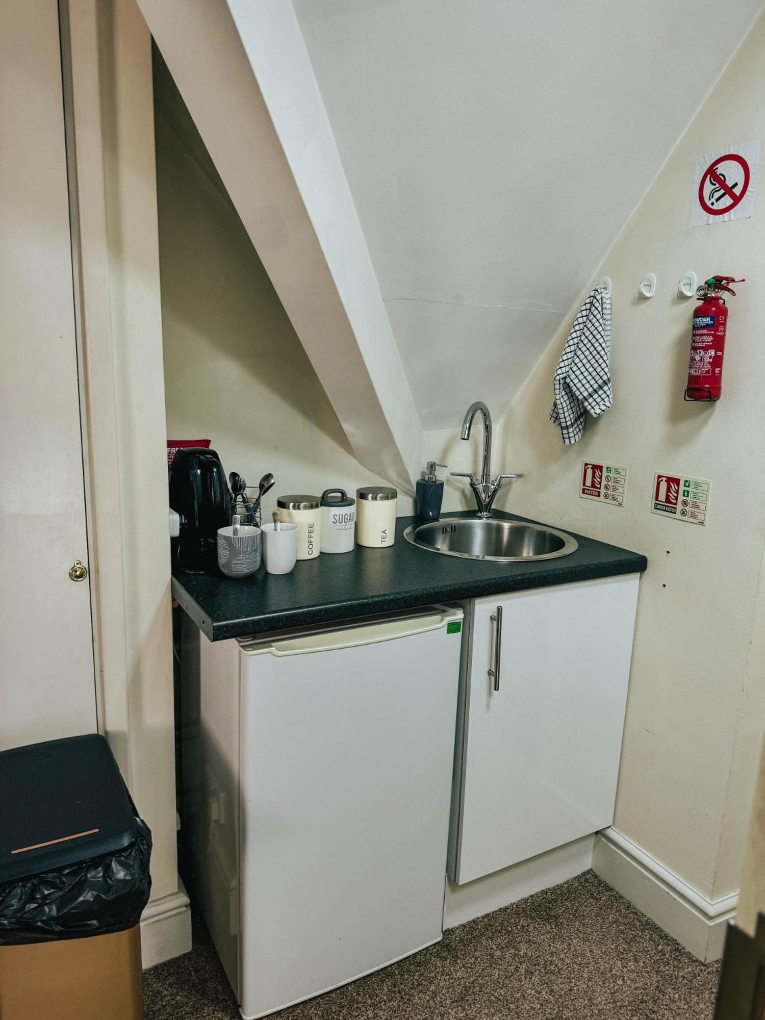 Stylish Modern 1-Bed Apartment In Prime Solihull Town Centre Екстериор снимка
