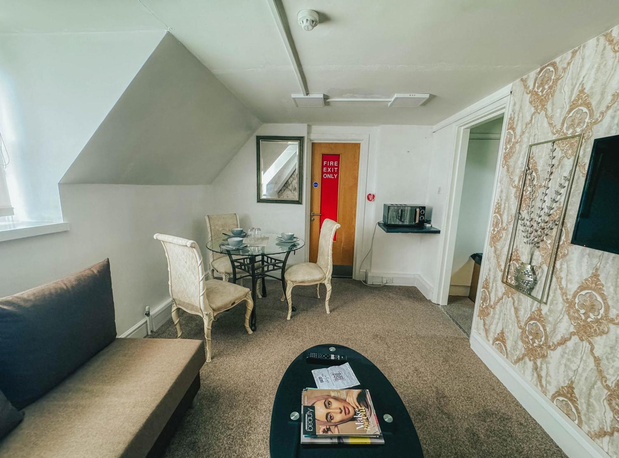 Stylish Modern 1-Bed Apartment In Prime Solihull Town Centre Екстериор снимка
