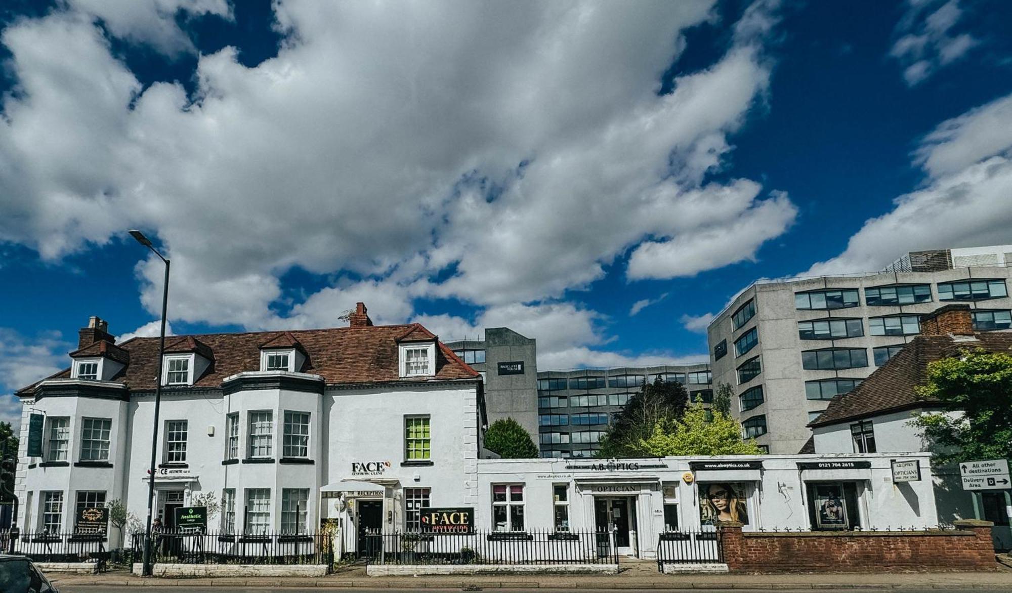 Stylish Modern 1-Bed Apartment In Prime Solihull Town Centre Екстериор снимка